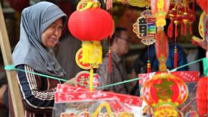 In pictures: Chinese New Year around the world - BBC News