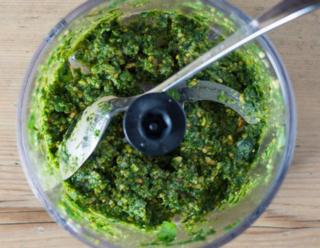 El hombre que logrÃ³ que el mundo se pusiera a hacer pesto a mano - BBC