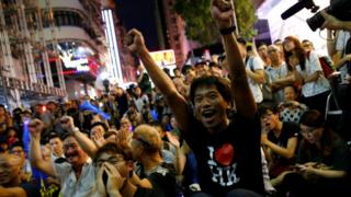 香港「本土派」街頭直播里約奧運比賽 - BBC News 中文