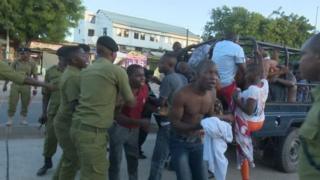 Raia walioandamana wakamatwa
