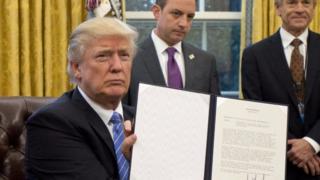Трамп Транс-Тынч океан экономикалык келишимден чыгуу боюнча буйрукка кол койду
