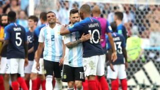 Mbappé consuela a Messi