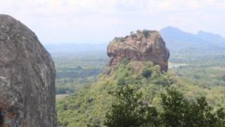 සීගිරි පර්වතය පිදුරංගල සිට පෙනෙන අයුරු