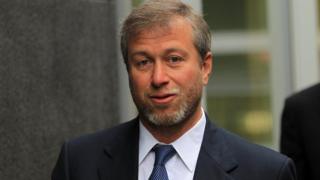   Russian billionaire and owner of football club Chelsea Roman Abramovich arrives at the Commercial Court in London on January 19, 2012. 