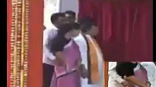 பெண் அமைச்சரிடம் எல்லை மீறினாரா சக பா.ஜ.க அமைச்சர்: வைரல் வீடியோ