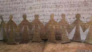 Enillydd Ymchwil fel Celf - 'Rising from the page: bringing medieval women to life', Dr Sparky Booker