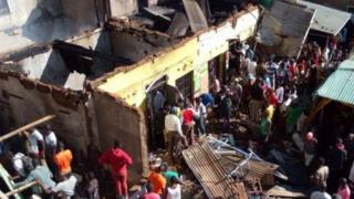 Polisi nchini Kenya wanasema watu wawili wameuawa baada ya moto kuzuka kwenye klabu ya burudani nje ya mji wa Kisumu .