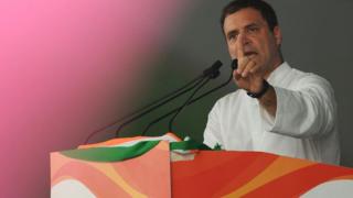 राहुल गांधी जनाक्रोश रैली में बोलते हुए