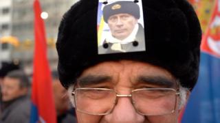 Путина в Белграде встречали более 100 тысяч человек.
