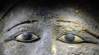 Ojos de la máscara de plata