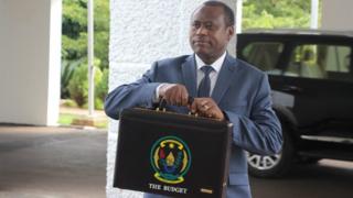 Minisitiri w'imari w'u Rwanda ajya kugeza ingengo y'imari ku Nteko y'u Rwanda