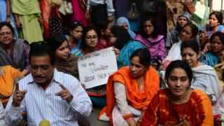 ভিকারুন্নেসা স্কুলের সামনে অভিভাবকদের বিক্ষোভ, ৪-১২-২০১৮।