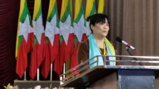 မြန်မာနိုင်ငံလုံးဆိုင်ရာ ကျောင်းသားများ ဒီမိုကရက်တစ်တပ်ဦးရဲ့ ဦးဆောင် ကော်မတီဝင် ရဲဘော်မိဆူးပွင့်