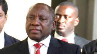 Le Vice-président sud-africain Cyril Ramaphosa dit craindre que les soucis judiciaires du ministre Gordhan affectent la relance de l'économie nationale.