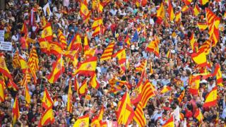 バルセロナでは8日にカタルーニャ独立に反対する大規模なデモが開かれた