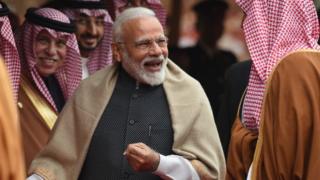 सौदीचे राजकुमार मोहम्मद बिन सलमान यांच्याबरोबर मोदी