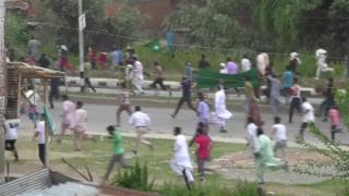 Protesters fleeing gunfire in Soura, Srinagar