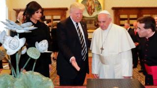 Prezida Trump na Papa Francis bahanye utuganuke