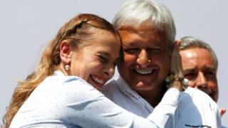 AMLO y su esposa Beatriz Gutiérrez Müller.