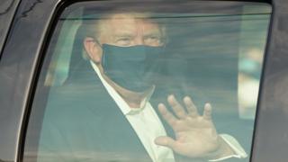 president-trump-in-car-wearing-mask.