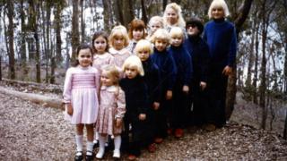 Crainças que viviam com a seite "The Family"