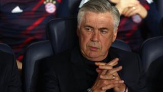 Le Bayern Munich a limogé jeudi son entraîneur Carlo Ancelotti.
