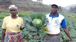 Joselyne Ndayirorere na Nathaniel Ntahimpera