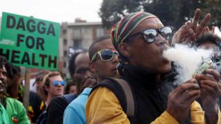 Man wey dey smoke
