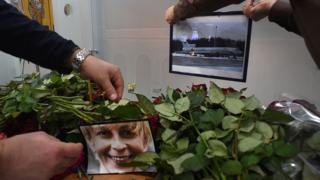 Импровизированный мемориал в аэропорту города Сочи