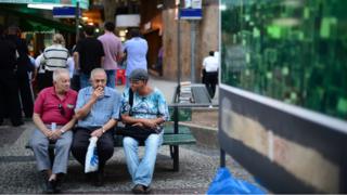 Idosos no centro do Rio de Janeiro