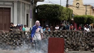 Manifestantes en Masaya, donde se enfrentaron otra vez policías y manifestantes.