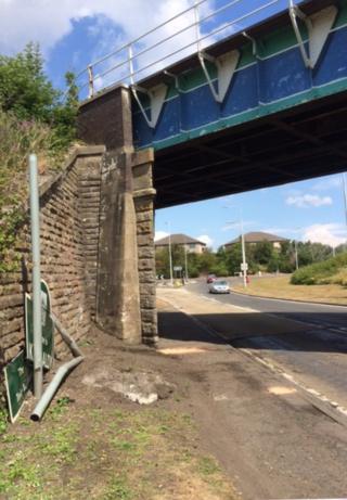 Railway bridge over A921