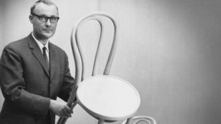 Ingvar Kamprad con una silla
