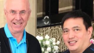 HLV Erikson và ông Dan Palami người phụ trách bóng đá Philippines