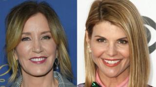 Felicity Huffman (solda) ve Lori Laughlin
