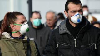 İtalya'da maske takanlar