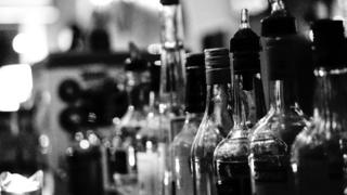 garrafas de alcool