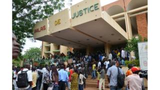 Blaise Compaoré ne s'est pas présenté, il sera jugé par contumace. D'autres accusés ont comparu. Parmi eux, Gilbert Diendere, l'ancien chef du tristement célèbre Régiment de sécurité présidentielle (Rsp), détenu pour sa participation à la tentative de coup d'Etat de Septembre 2015.