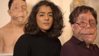 Arooj Aftab y Adam Pearson
