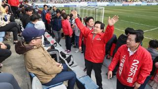 경남FC 측은 황교안 측에 경기장 내에선 선거 운동을 하지 못하도록 설명했지만, 무시당했다고 주장하고 있다