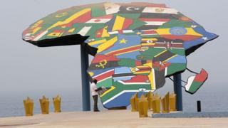 Place du souvenir à Dakar (Sénégal)