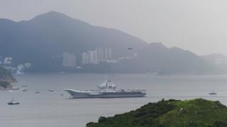 辽宁号通过香港岛西南面(7/7/2017)