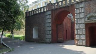 Олицький замок. В'їзна брама зі сторони міста