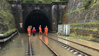 ScotRail -engineers-pump-water-from-tunnel.
