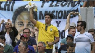 Brazilian and Argentine fans during Sousa v Del Potro match, 8 Aug 2016