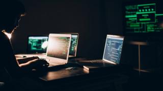 சர்க்காரை சவாலில் வென்ற தமிழ் ராக்கர்ஸை தடைசெய்ய முடியுமா?