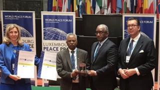 ኣምባሳደራት ኤርትራን ኢትዮጵያን ሽልማት ሰላም ላክዘምቦርግ እናተቐበሉ
