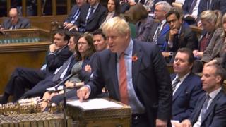 総選挙が必要だと主張するジョンソン首相(29 日、英下院)