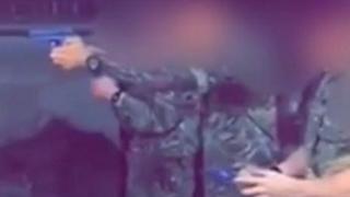 "يطلقون النار على صورة جيرمي كوربن"