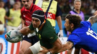 Cheslin Kolbe scores a try for